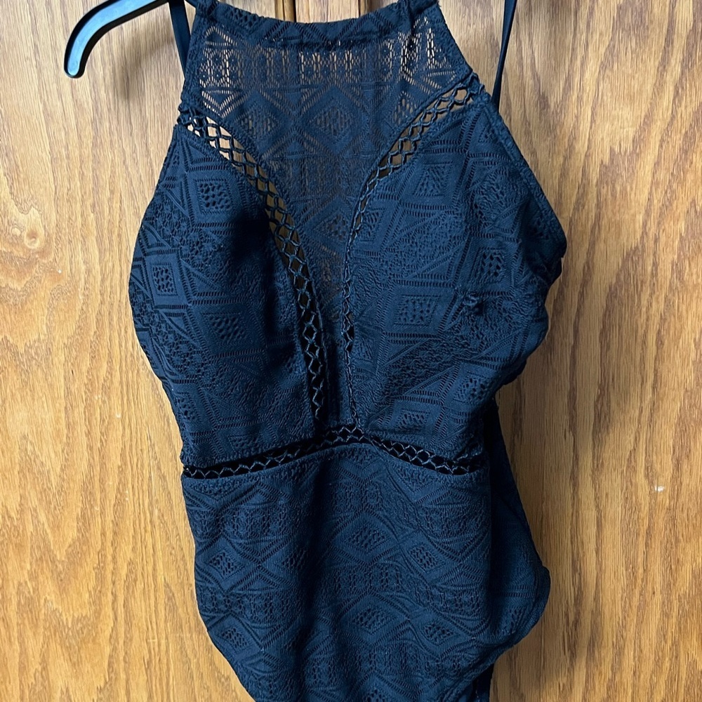 AQUA-COUTURE Black Lace Women’s Sz M One Piece Summer Swimsuit Swimming Wear